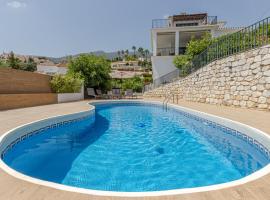 Luxury Top Villa Alhambra Pool close to Sea and Centre, viešbutis Benalmadenoje, netoliese – Ispanijos aikštė