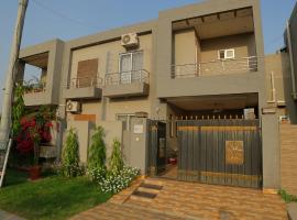 Grey Orchard Homestay - A Family Place, hotel in Lahore