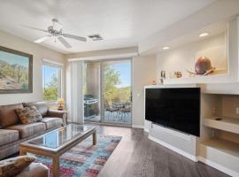 Oro Valley Condo with Desert and Mountain Views!, Hotel in Oro Valley