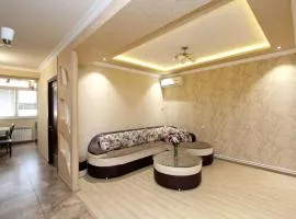 Luxury Apartment Nearby Northern Avenue , Middle of Center ( Самый Центр, 3х Комнатная Современная Квартира )