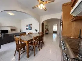Nr41 holiday apartment - Village centre - Steps from the sea, restaurants, shops and all amenities