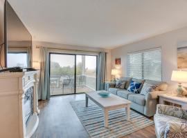 Luxe Island Condo with Deck Play, Swim and Relax! – apartament w mieście Oceanmarsh Subdivision