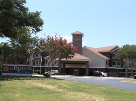 La Quinta by Wyndham Dallas - Addison Galleria, hotell i Addison