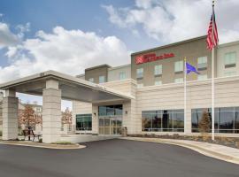 Hilton Garden Inn Jackson، فندق بالقرب من مصنع تقطير سامويل تي براينت، جاكسون