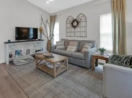 KK's Beach House - Newly remodeled, close to Seaside, easy walk to beach