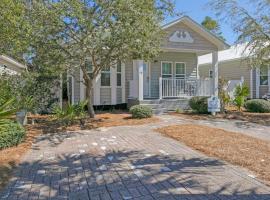 Pelican House - Newly remodeled, professionally decorated, only about 1 mile to Seaside!, hotel in Santa Rosa Beach