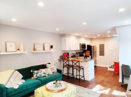 Charming 1BDR In Central Rittenhouse Square With Patio Hosted by StayRafa