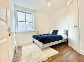 Town Centre Flat- Great for Contractors - Sleeps 4 - FREE Parking