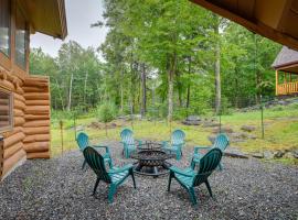 Secluded Greenville Cabin Walk to Moosehead Lake!, hotel cu parcare din Greenville