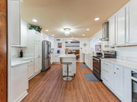 Mins to Graceland Secluded Rambling Ranch Style Home, hotel v destinaci Memphis