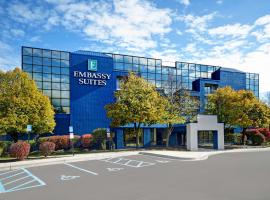 Embassy Suites by Hilton Detroit - Livonia/Novi, отель с гидромассажными ваннами в городе Ливония