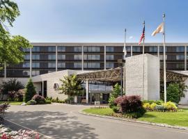 DoubleTree by Hilton Hotel & Executive Meeting Center Somerset, hotel in Somerset