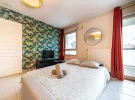 Beautiful bright 2-room apartment with balcony and parking