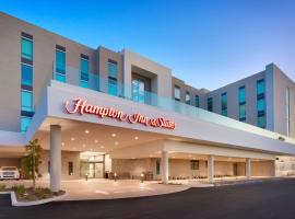 Hampton Inn & Suites Anaheim Resort Convention Center, hotel a Disneyland élménypark környékén Anaheimben