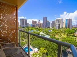 Hotel room on the strip in Kalakaua Ave views L903