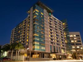 Embassy Suites Los Angeles Glendale, hotel en Glendale