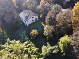 Viesnīca Romantique, avec son petit étang privé en Dordogne pilsētā La Bachellerie