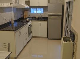 Departamentos por dia punta alta、プンタ・アルタのホテル