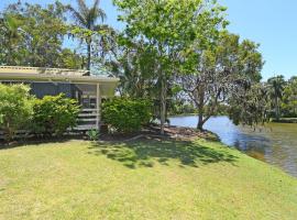 Lake View Villa, hotel in Urangan