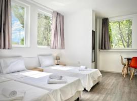 Hello Studios Budget Stays Free Parking & Wifi, holiday rental in Stara Zagora