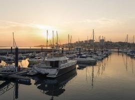 Oporto, sea view and marina, hotel v mestu Canidelo