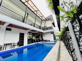 Laguna Hot Spring Home- Oharas Resort - Sleeps 27, hotel v mestu Los Baños