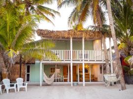 Utopia Guesthouse & Yoga Studio beachfront home, atostogų namelis mieste El Cuyo