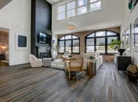 Penthouse Loft w Rooftop, Secure Parking
