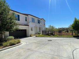 Spacious and modern home near Temecula wineries, hotel with parking in Murrieta