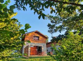 Lura Agroturizem, cabana o cottage a Novoberdo