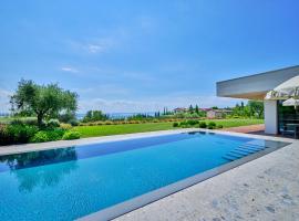 ApartmentsGarda - Villa Bardolino, hytte i Garda