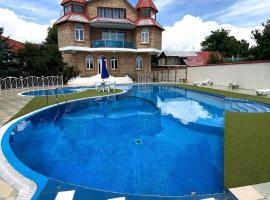 Private Luxury Villa - Issyk Kul, cabaña en Cholpon-Ata