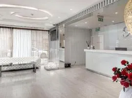 Hotel 9