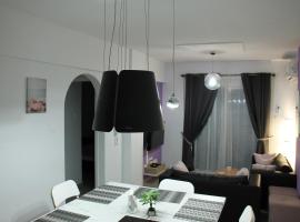 Beautiful apartment near beach in Larnaca, hotelli kohteessa Scala lähellä maamerkkiä Larnakan suolajärvi