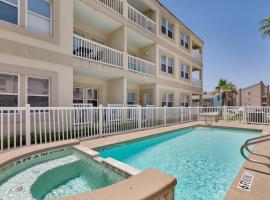 Ground floor condo steps from pool, next to beach!, hotel in South Padre Island