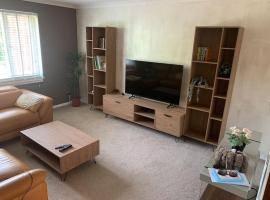 Cosy one bed flat free parking, cheap hotel in Send