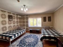 InJoy Hostel, bed and breakfast en Shymkent