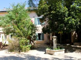 NEW! Gîtes de Charme au Mas de Soleil, hôtel à Goudargues