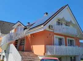 Alinka Apartmanház