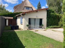 Mini maison - Oncy d&eacute;tend, villa en Oncy