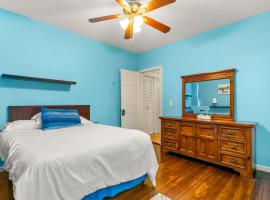 Cozy Retreat, Steps to Yale Bridgeport Hospital, Hotel in Bridgeport