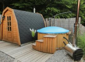 Zoo park Ranč Aladin - Glamping apartment, íbúð í Mirna