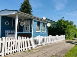 Sonniges Ferienhaus Fischer-Huus vor Usedom & direkt am Haff und Wasserzugang, hotelli, jossa on pysäköintimahdollisuus kohteessa Mönkebude