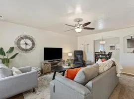 4br Sleeps 9 Near Topgolf, Parks Wahooz Fun