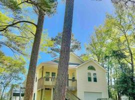 Spacious Outer Banks Beach Home w/ Kayaks; Close to Beach & Amenities, hotel in Kitty Hawk