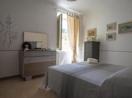 Casa vacanze nel centro storico di Fermo Happy Song, hotel en Fermo