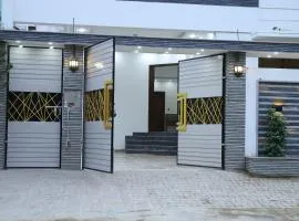 Roomi Rezidor Guest House
