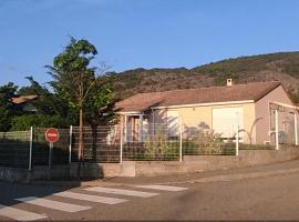 Chambre "Entre Airs et Montagnes", poceni hotel v mestu Tallard