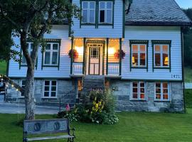 Monshaugen Home, hotel with parking in Sykkylven