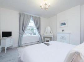 The Blackwater Suite, Bed & Breakfast in Colchester
